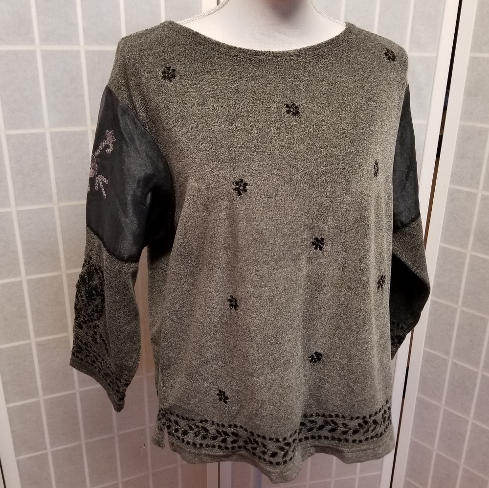 Designer pullover sweater, sleeve details sz LG